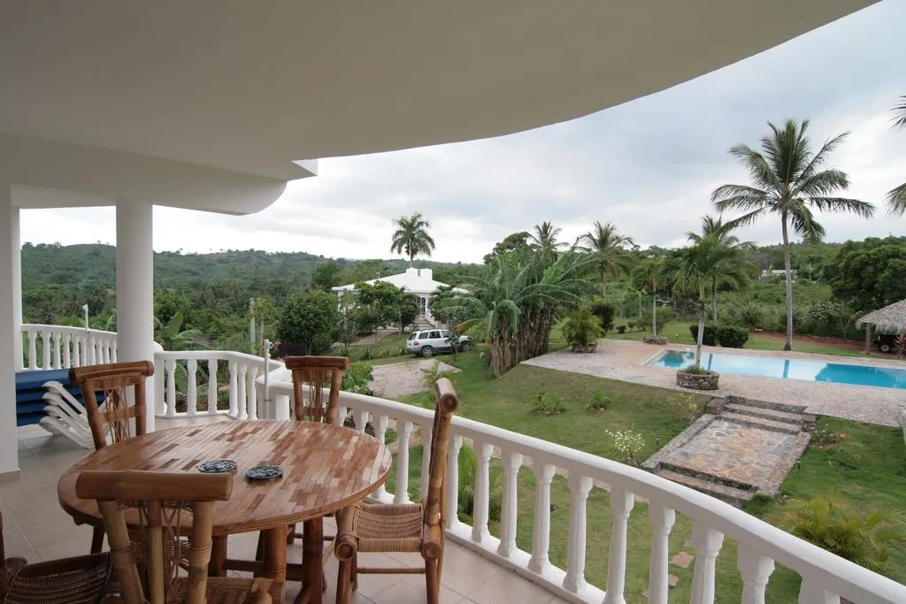 Hotel Casa Blanca Samana terrasse vue piscine jardin